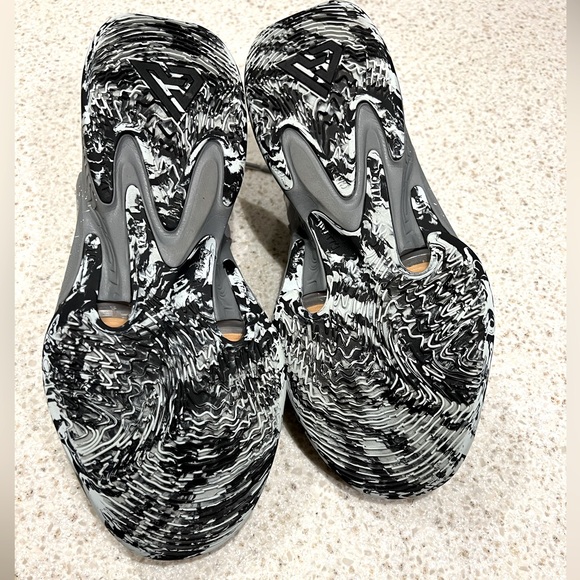 Zoom Freak 4 Basketball shoes - Picture 8 of 8